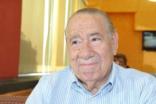 González Avelar radicó en Torreón al casarse. Le sobreviven su esposa y sus tres hijos: Norma Leticia, Víctor Guillermo y Miguel Ángel.  (ESPECIAL)