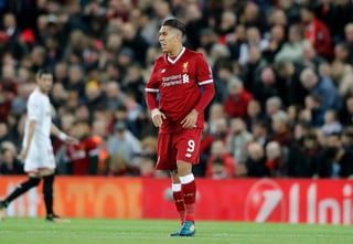Roberto Firmino falló un penal en el empate a dos tantos entre Liverpool y Sevilla. Sevilla rescata el empate en Liverpool