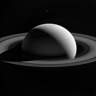 Este viernes, Saturno y Cassini tienen una última cita, quien después de comenzar su descenso a la atmósfera superior del planeta gaseoso para realizar su “Gran Final”, perderá de uno a dos minutos el contacto por radio con la Tierra. (ARCHIVO)