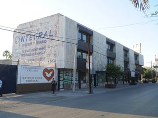 Identidad. La ciudad de Torreón ha perdido gran parte de su patrimonio arquitectónico, hoy en la misma esquina hay unas oficinas. (ARCHIVO)