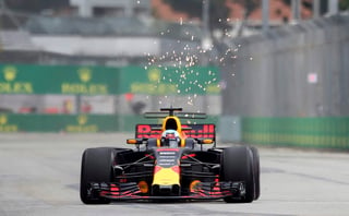 Daniel Ricciardo superó con facilidad su mejor tiempo en Singapur. (AP)