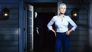 En esa fotografía y por detrás de la actriz, aparece el malvado Michael Myers sosteniendo un cuchillo. (ESPECIAL)