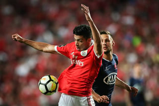 Raúl Jiménez ha pasado mucho tiempo en la banca del Benfica. Raúl Jiménez buscará recuperar tiempo perdido