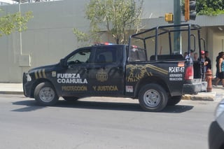 Persecución. Personal de Fuerza Coahuila y Seguridad Pública detuvieron a los presuntos asaltantes en las Magdalenas.