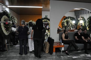 Dolor. Familiares y amigos se reunieron para velar los restos de Mara Castilla en Xalapa.