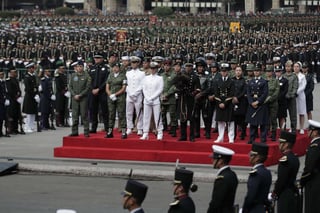 Voces. 'Viva Oaxaca y Chiapas… estamos con ustedes', con esta arenga de las Fuerzas Armadas concluyó el tradicional Desfile Militar.