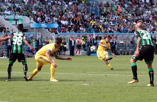 Paulo Dybala anotó los tres tantos de la Juventus en la victoria 3-1 sobre Sassuolo. (AP)