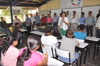 González Achem señaló que la escuela que brinda educación preparatoria, cuenta con espacio e inscripciones abiertas, para que los jóvenes de La Loma y comunidades aledañas, cuenten con una mayor oferta educativa. (EL SIGLO DE TORREÓN)