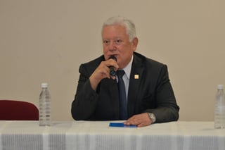 Celebración. Jesús Sotomayor, actual cronista de Torreón, ofreció una conferencia en PVC. (ERNESTO RAMÍREZ)