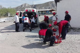 Rescate. Paramédicos y rescatistas de Cruz Roja y elementos del Cuerpo de Bomberos auxiliaron al lesionado.