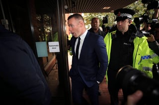 El jugador del Everton Wayne Rooney se declaró culpable de manejar en estado de ebriedad. Prohíben a Rooney manejar en dos años