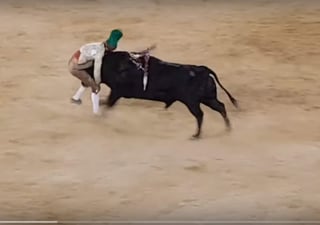 Joven torero muere por grave cornada durante corrida