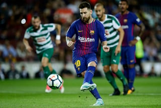 Lionel Messi continúa en gran momento y hoy marcó cuatro tantos en la goleada del Barcelona 6-1 sobre Eibar. (AP)