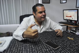 Insumos.  El fundador de Donadores Laguna, Javier Quintero exige información sobre el paradero de las medicinas. (GUADALUPE MIRANDA)