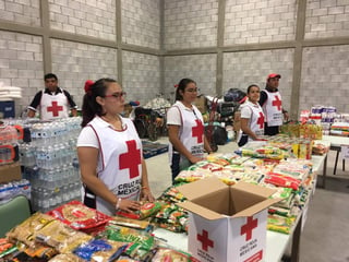 Por su parte, la Cruz Roja también habilitó un centro de acopio en la Gran Plaza de Saltillo. (ESPECIAL)