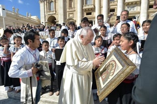 El Papa ordenó hoy el envío de una primera donación de 150 mil dólares para apoyar las labores de socorro a los afectados por el terremoto. (EFE)