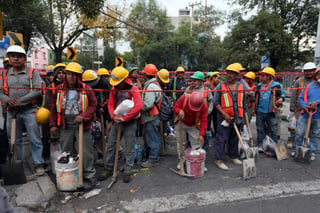 La búsqueda de sobrevivientes aún continúa en al menos 10 inmuebles colapsados en la Ciudad de México, donde se estima que podría haber gente con vida. (NOTIMEX)
