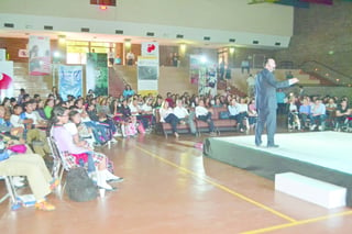 Entorno. El encuentro se realizó en las instalaciones del Gimnasio de la Universidad Iberoamericana de Torreón. (ANGÉLICA SANDOVAL)