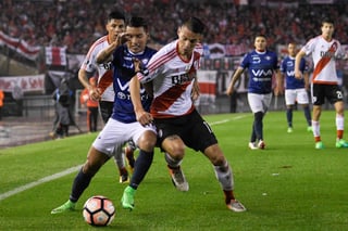 Carlos Auzqui (d) de River, durante el juego de 4tos de Final de la Copa Libertadores 2017 en el Estadio Antonio Vespucio Liberti. (Jam Media) River pone goleada de escándalo