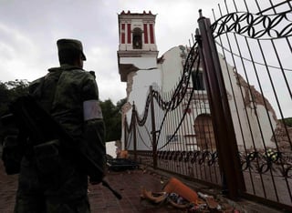 Está reacción se dio después de que este jueves el Ejército mexicano tomara el control de la seguridad en coordinación con la policía federal, a petición de la Defensoría de los Derechos Humanos del Pueblo de Oaxaca (DDHPO). (EL UNIVERSAL)