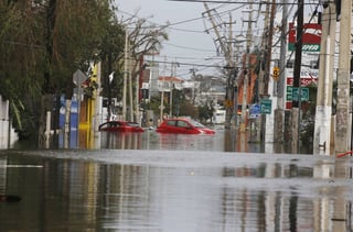 Inundación. Autoridades de Puerto Rico señalaron que los riesgos de mayores inundaciones continúan en algunas comunidades. 