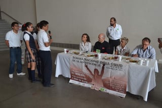 Seis escuelas de nivel secundaria y preparatoria de Torreón presentaron ante un jurado una variedad de platillos. (ANGÉLICA SANDOVAL)