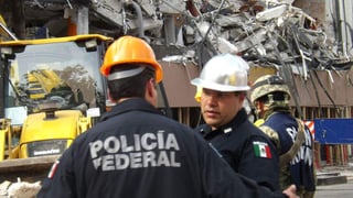 Elementos de la División de Gendarmería instalaron un Centro Provisional de Atención a Víctimas en la avenida Álvaro Obregón, en la Ciudad de México, donde se atienden a la población afectada por el movimiento telúrico. (ESPECIAL)