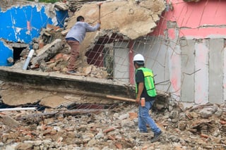 Proceso. Inicio la demolición de casas dañadas en el municipio de Tehuitzingo, Puebla.