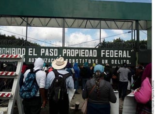 Exigen. Familiares de normalistas de Ayotzinapa demandaron la aparición con vida de los jóvenes.