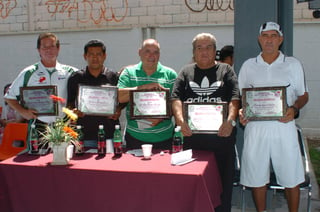 Laguneros que fueron fundadores del Santos IMSS Laguna y otros que jugaron con los Diablos Blancos de Torreón, estarán presentes. (Archivo)