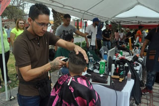 Respuesta. Buena respuesta de los ciudadanos hacia la dinámica de las barberías de intercambiar cortes por víveres. (GUADALUPE MIRANDA)