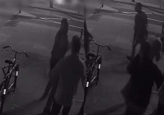 El video fue publicado por las autoridades para lograr dar con la identidad del atacante. (YOUTUBE)