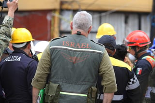  El grupo de Israel que apoyó en las labores de rescate utilizó herramientas sensibles para 'ver' a través de muros sólidos. (ARCHIVO)
