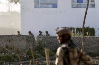 Fuerzas especiales afganas rechazaron a los atacantes, matando a cuatro en un tiroteo. (EFE)
