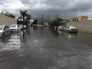 Esta mañana volvió a registrarse una intensa lluvia en Torreón. (RAMÓN SOTOMAYOR)