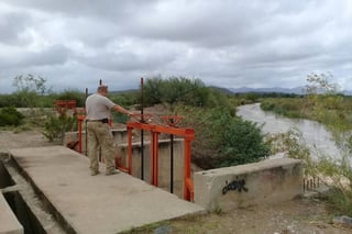 De regreso. Corre agua nuevamente por el río Aguanaval, exhortan a los ejidatarios cercanos a aprovecharla para sus cultivos.(EL SIGLO DE TORREÓN) 