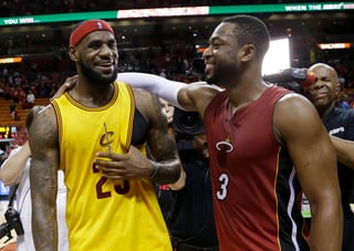LeBron James y Dwyane Wade unirán fuerzas sus talentos en la temporada con los Cavaliers de Cleveland. (AP)