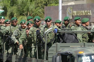 El convoy era integrado por 25 vehículos y 600 elementos de la Policía Militar. (EL SIGLO DE TORREÓN)