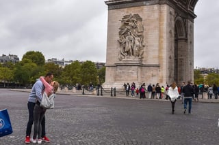 Los parisinos y los turistas tuvieron que caminar por las calles
de la capital francesa. (AP)