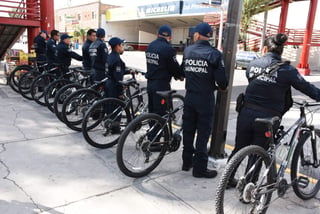 Los policías circulan a bordo de bicicletas debidamente equipadas, lo que contribuirá a brindar mayor seguridad a la ciudadanía. (EL SIGLO DE TORREÓN)