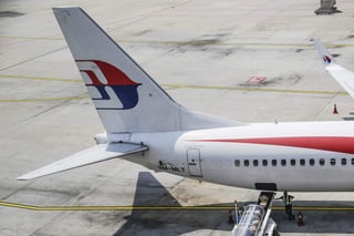 El avión de Malaysia Airlines desapareció de los radares el 8 de marzo de 2014, unos 40 minutos más tarde de su despegue en Kuala Lumpur rumbo a Pekín, y después de que alguien apagara los sistemas de comunicación y virara el aparato, según la investigación oficial. (ARCHIVO)