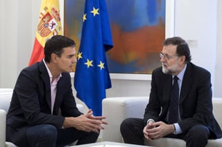 Reunión. El presidente español Mariano Rajoy recibió al líder del PSOE, Pedro Sánchez, para analizar situación de Cataluña. (EFE)