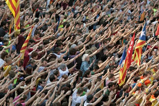 Las posturas del Estado español y la Generalidad de Cataluña se han polarizado a dos días del referéndum de independencia, y sin visos de que pueda darse un diálogo. (EFE)