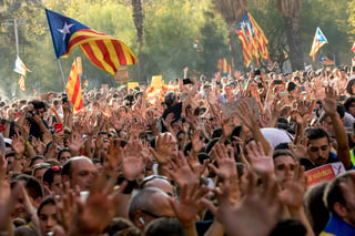 El presidente de la Generalitat de Cataluña, Carles Puigdemont, anunció tras la votación del domingo que pondría a disposición del Parlamento los resultados para proceder conforme a la ley de referéndum. (ARCHIVO)