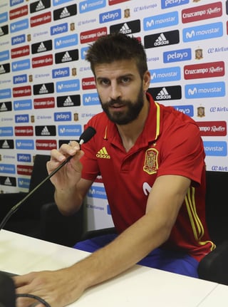 Gerard Piqué habló ayer en una conferencia de prensa tras el entrenamiento de la selección española. (EFE)