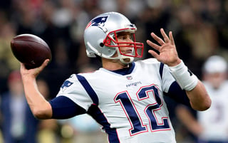 Tom Brady lidera la NFL con mil 399 yardas por aire y se enfrentará hoy a la defensiva de los Buccaneers de Tampa Bay. Tom Brady necesita de su defensiva