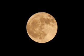 El día de ayer se apreció la primera luna llena del mes y también la más grande y la más brillante de la temporada. (EL SIGLO DE TORREÓN/JOSÉ HERNÁNDEZ)