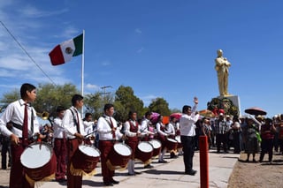 Conmemoración. Como cada año se realizó un evento al pie del monumento a Lázaro Cárdenas. (MARY VÁZQUEZ)