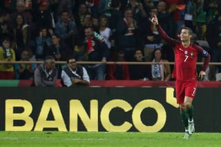Cristiano Ronaldo celebra luego de anotar el primer tanto de Portugal en la victoria 2-0 sobre Andorra. (EFE)