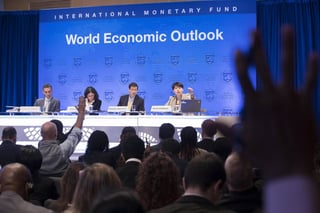 Previsiones. El FMI que preside Christine Lagarde estimó que la economía mexicana crecerá menos el próximo año. (ARCHIVO)  